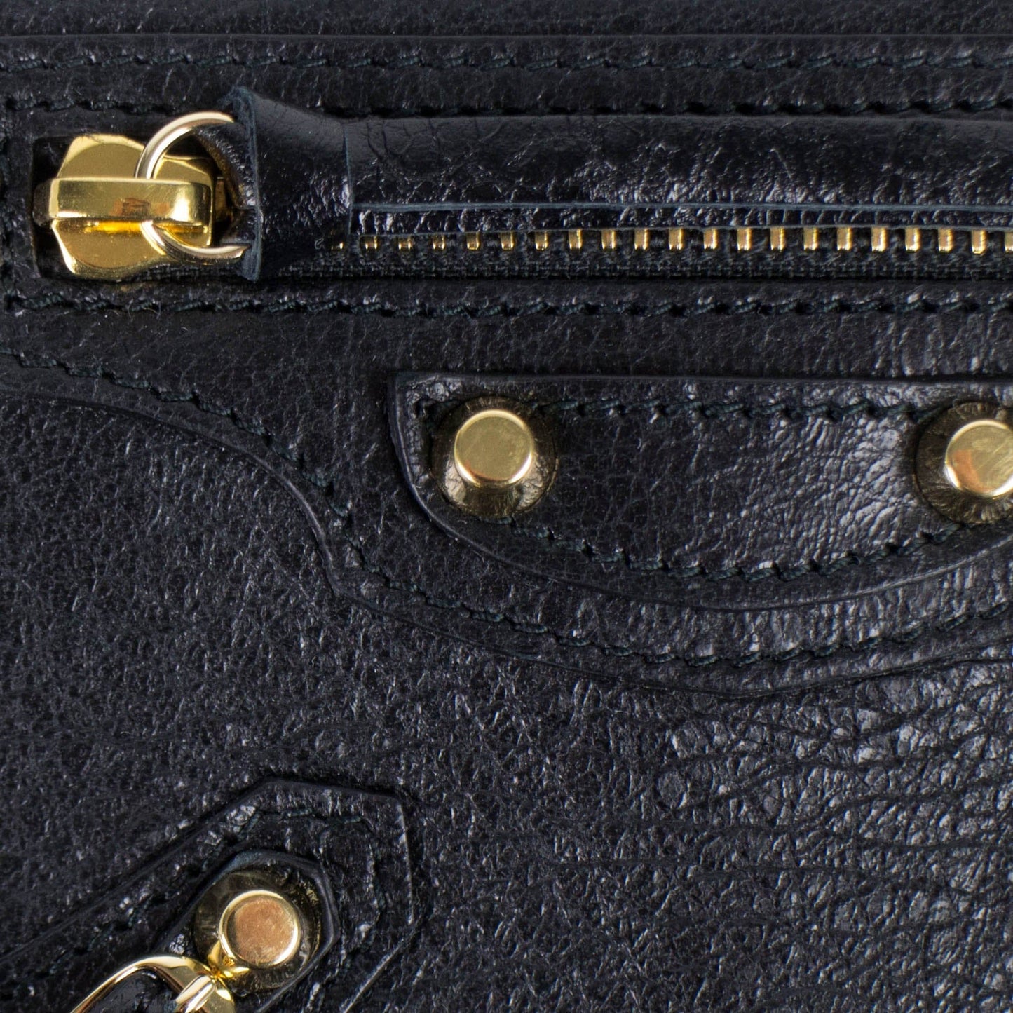 Black Leather Classic Bizar Zip Around Bi-Fold Wallet