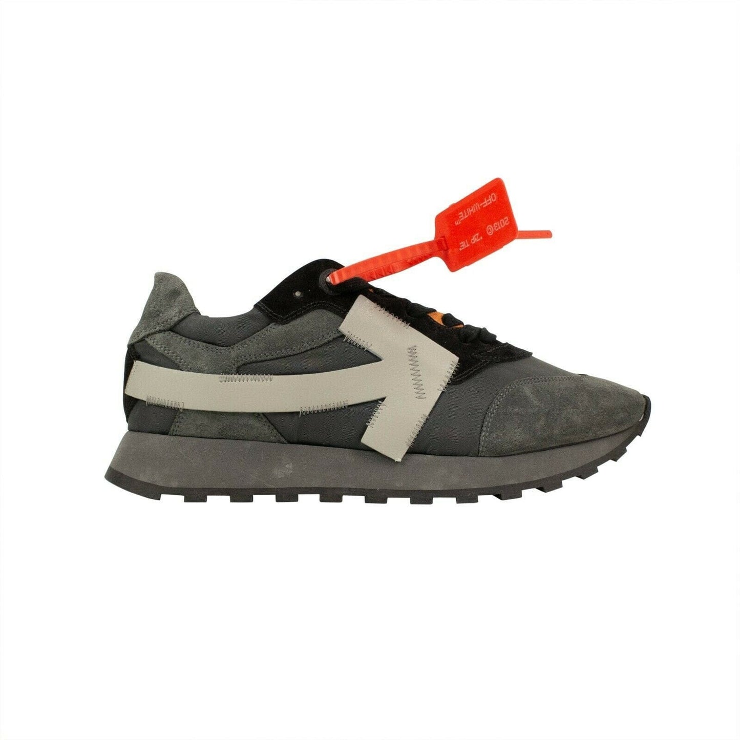 Arrow Running Sneaker - Gray